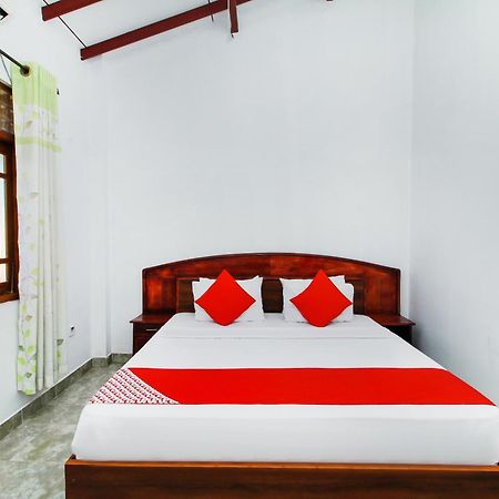 Airport Green View Resort Andiambalama ภายนอก รูปภาพ
