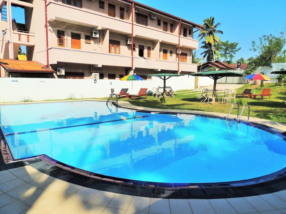 Airport Green View Resort Andiambalama ภายนอก รูปภาพ