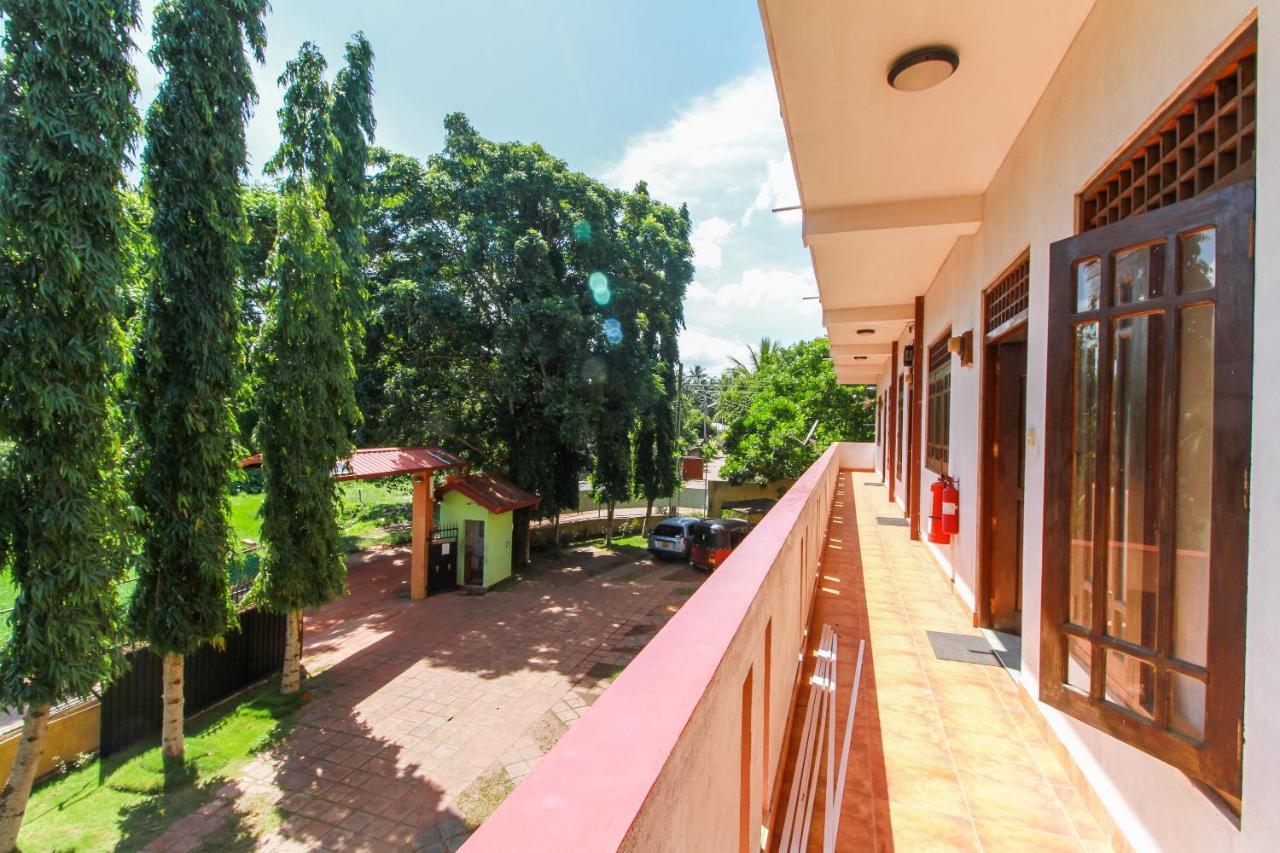 Airport Green View Resort Andiambalama ภายนอก รูปภาพ